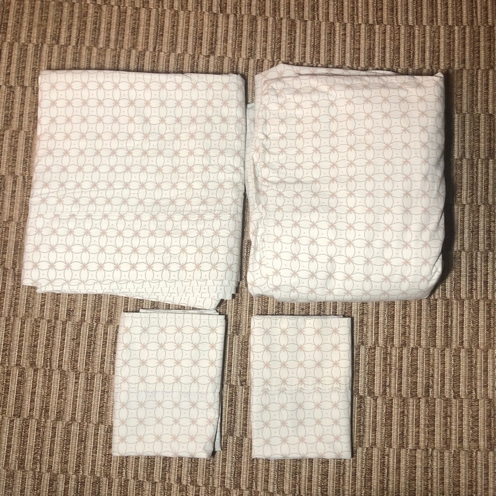 Queen sheet set